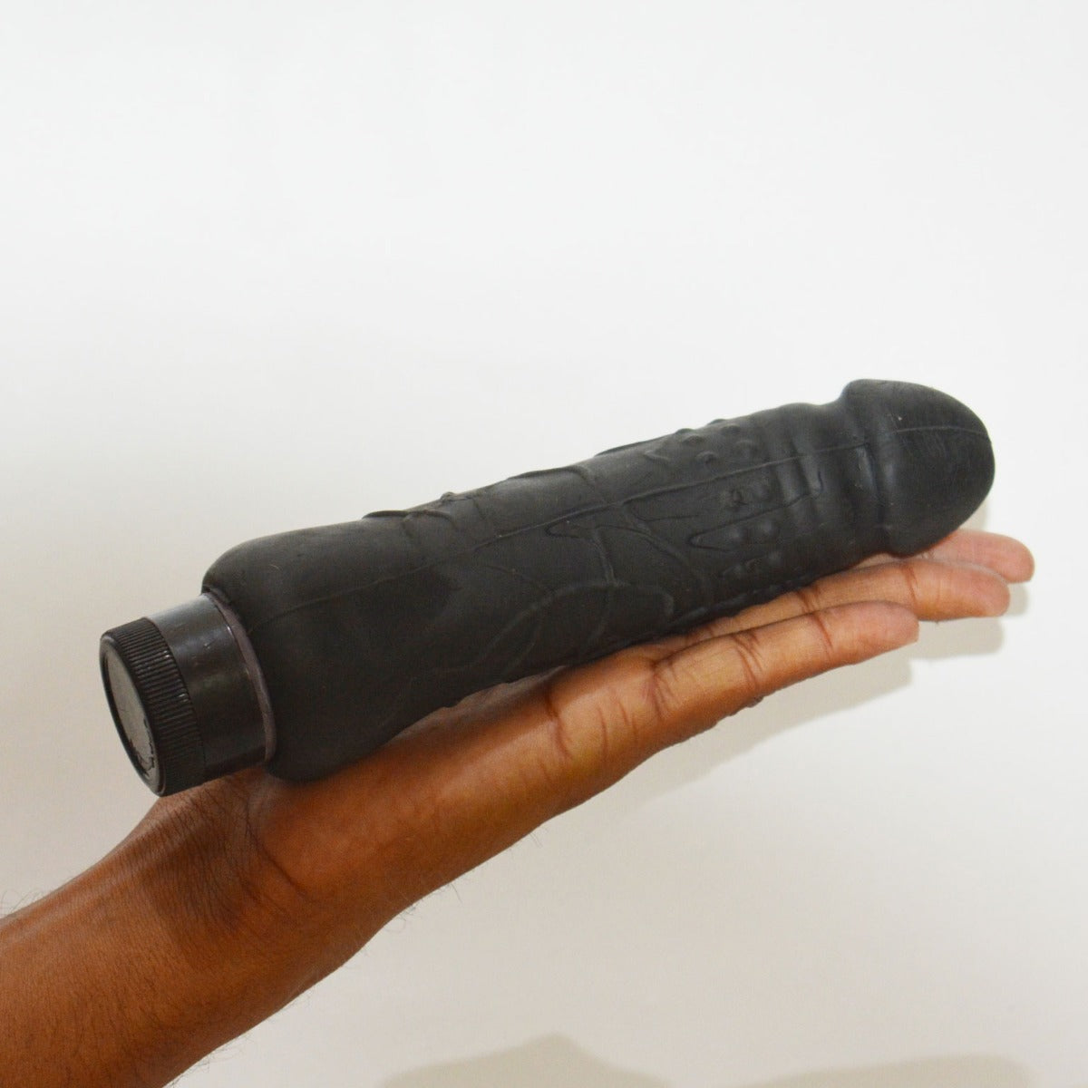 CHUCK VIBRATION BLACK DILDO